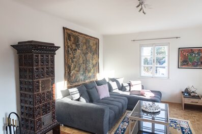 lieving room with tiled stove and view to the mountains