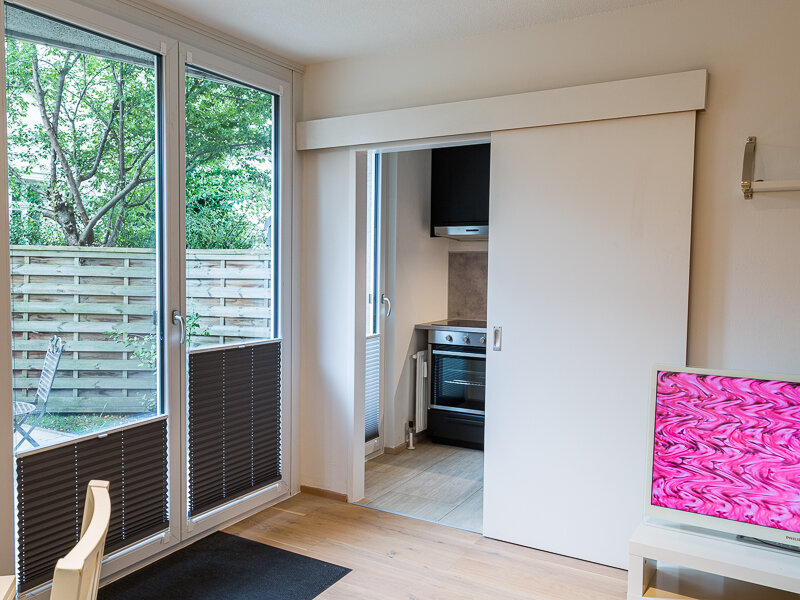 View into the kitchen and the garden | © BenRan