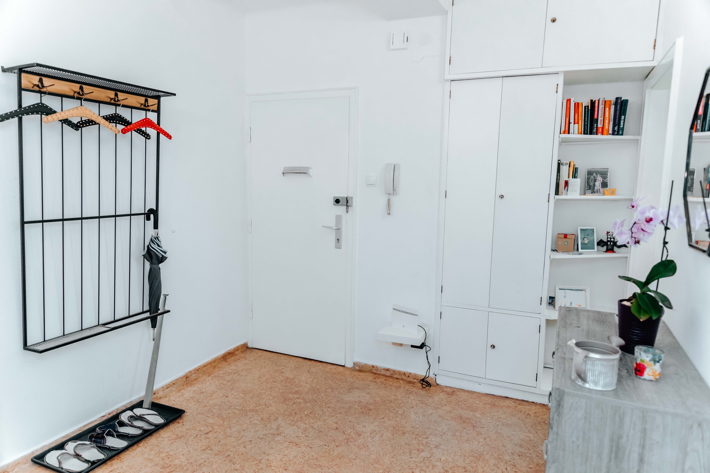 Please walk in via the open entrance.