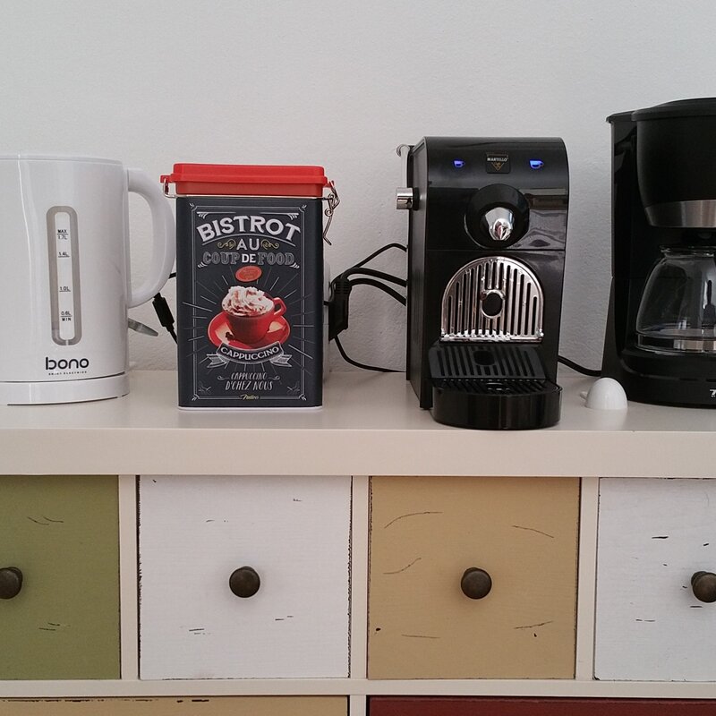 Coffee corner with filter and capsule machine and water boiler