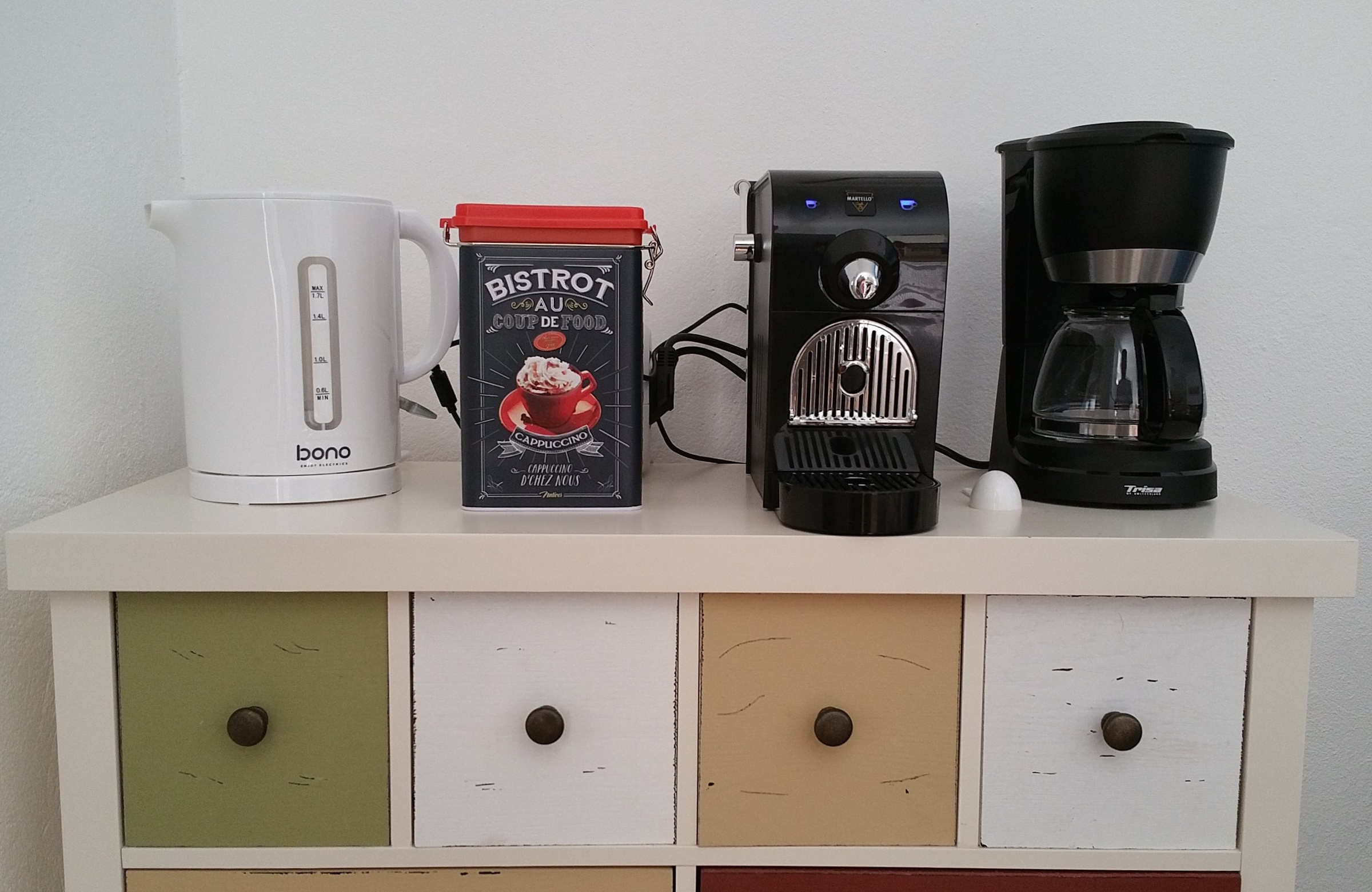 Coffee corner with filter and capsule machine and water boiler