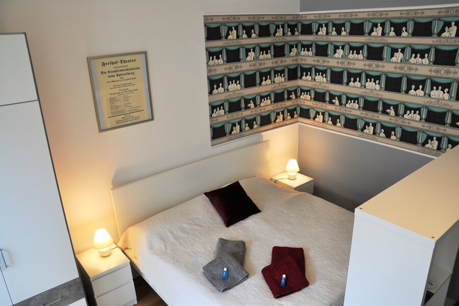 Sleeping area - bed 180 x 200