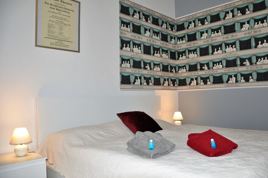 Sleeping area - bed 180 x 200