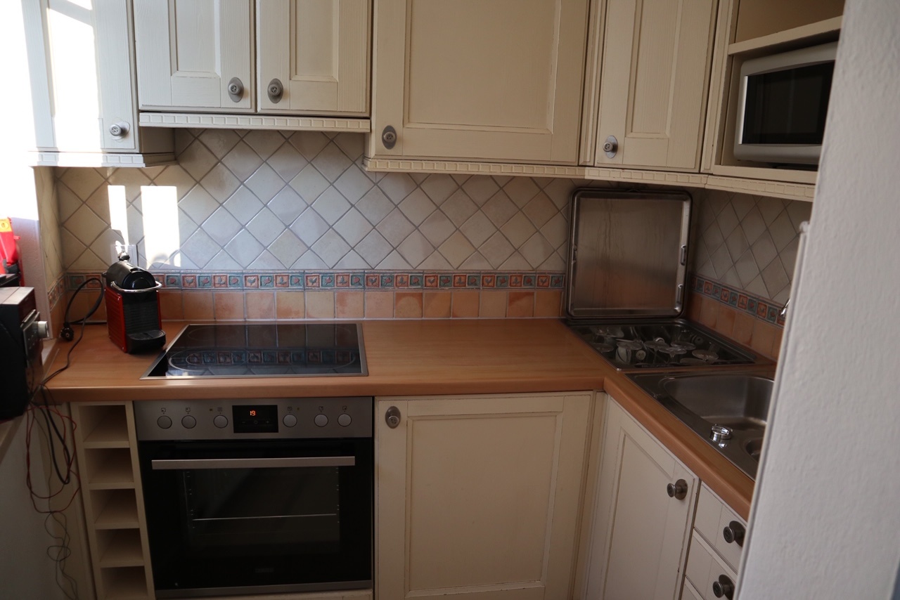 Kitchen with stove, refrigerator and dishwasher