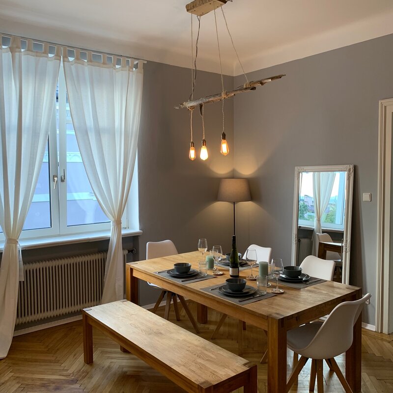 Eat-in Kitchen 