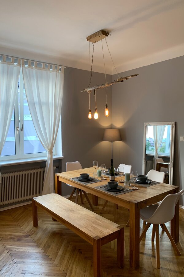 Eat-in Kitchen 