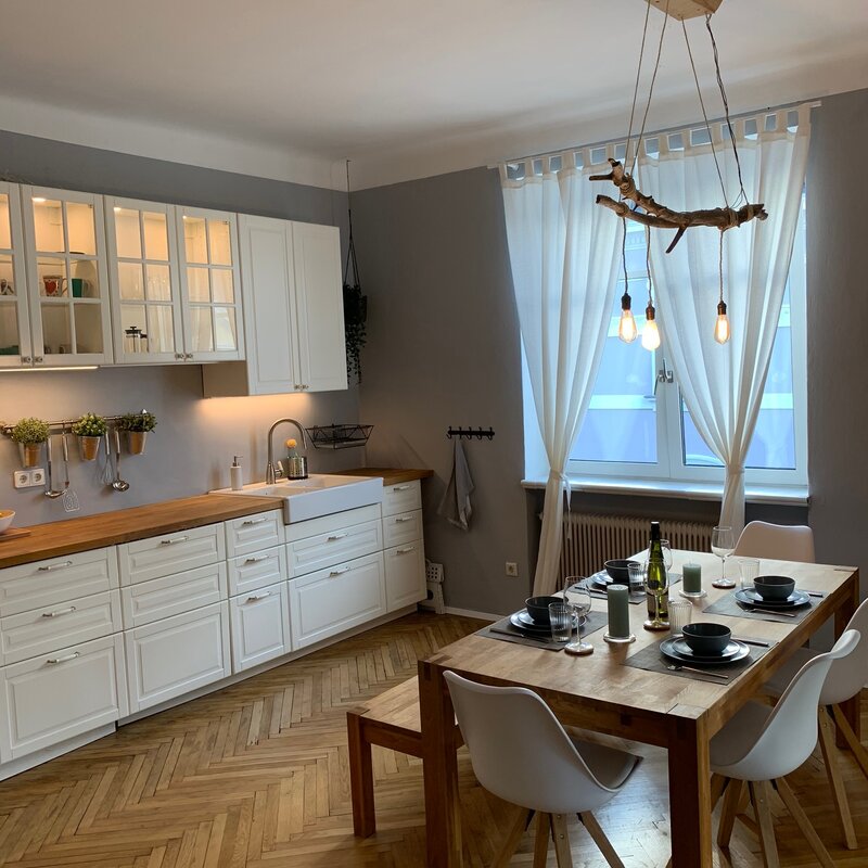 Eat-in Kitchen 
