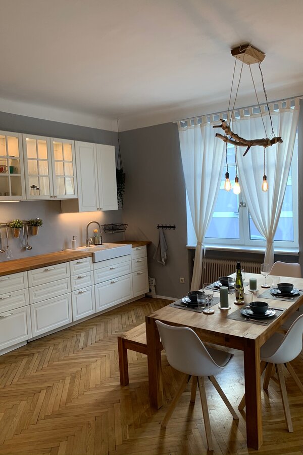 Eat-in Kitchen 