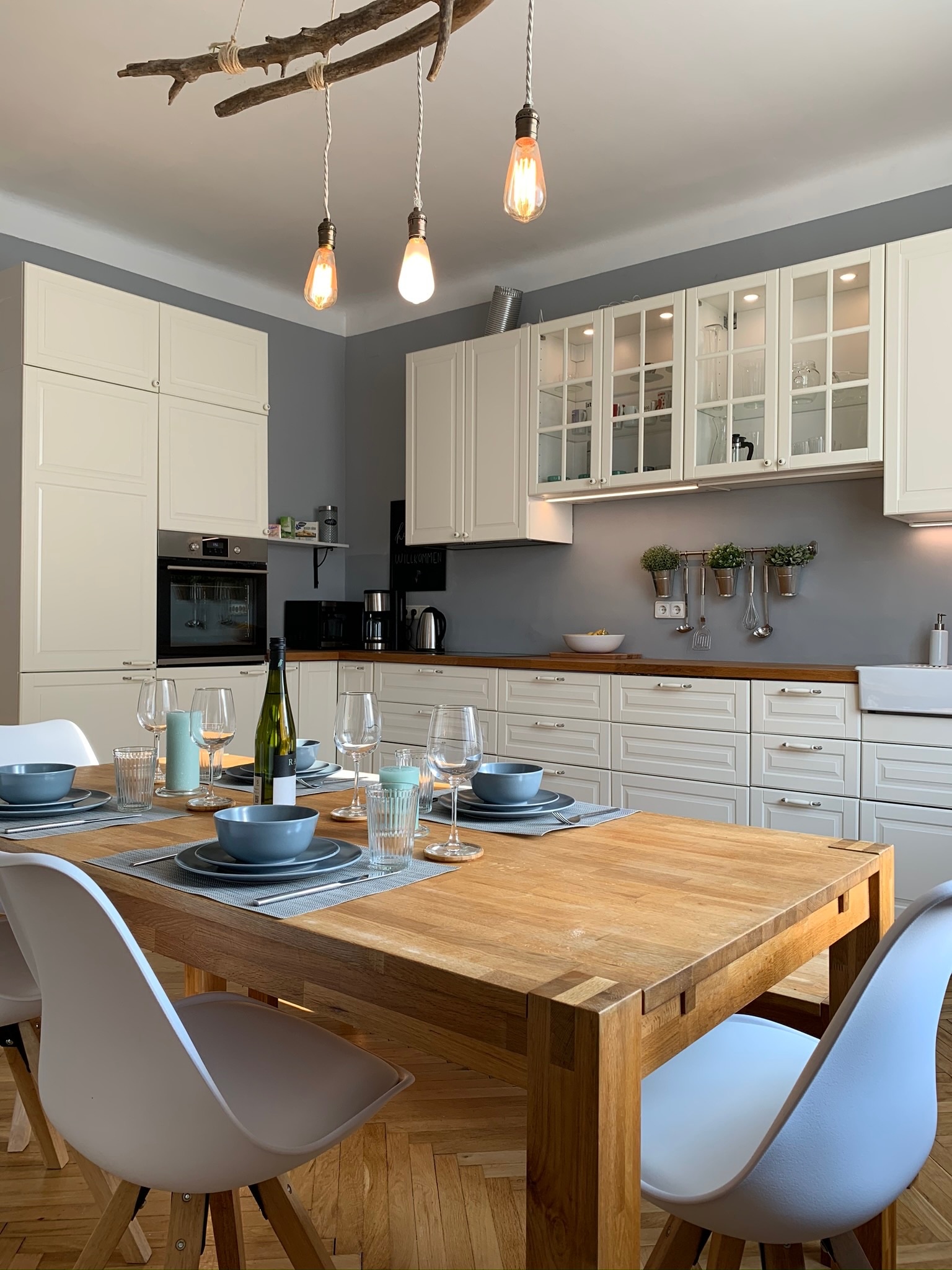Eat-in Kitchen 