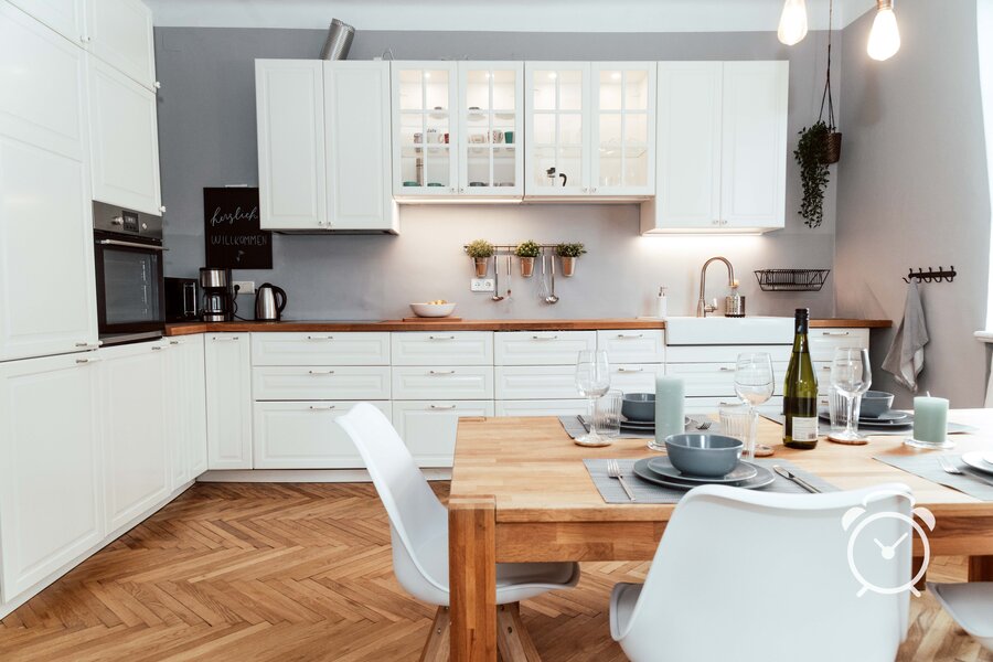 The eat-in kitchen 