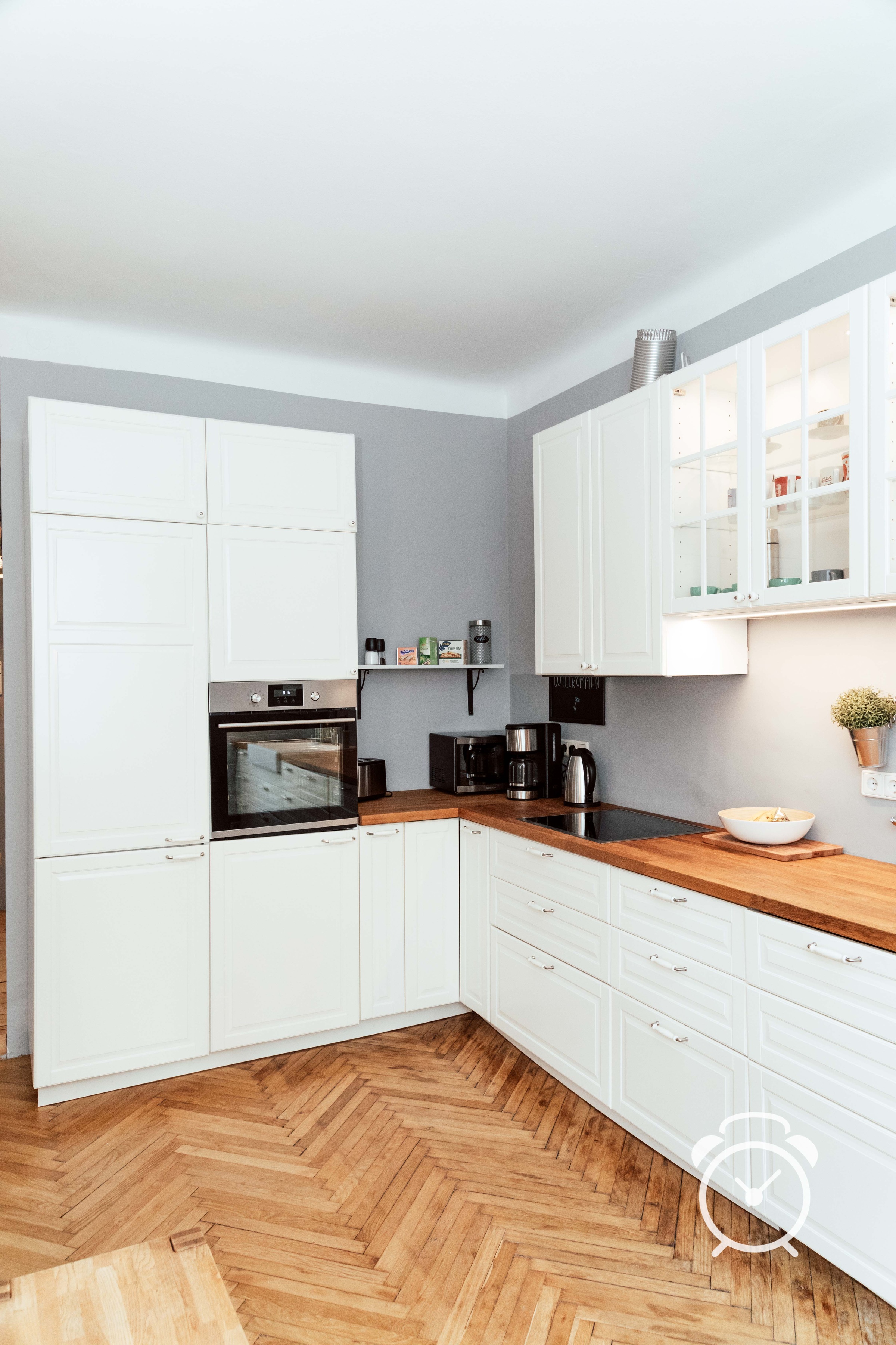 The eat-in kitchen 