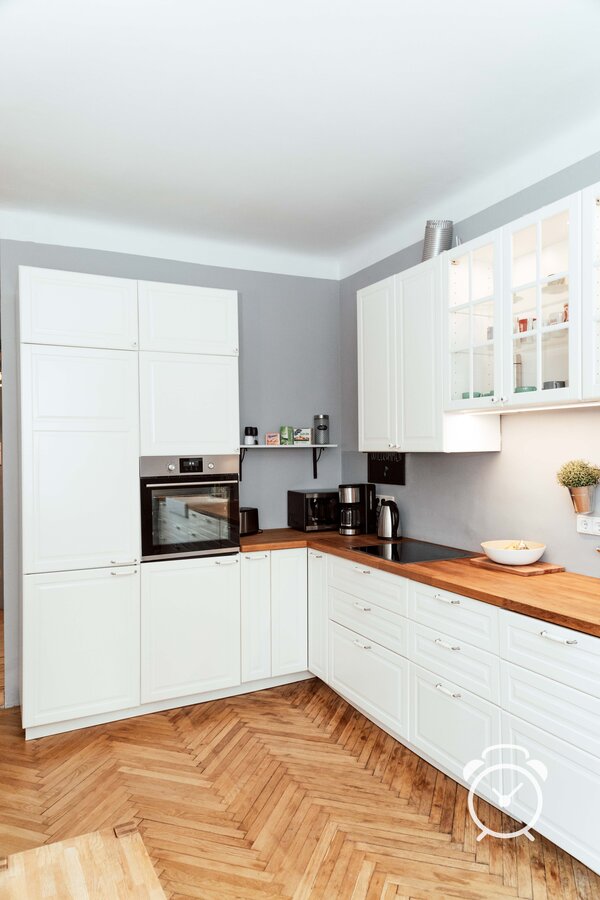The eat-in kitchen 