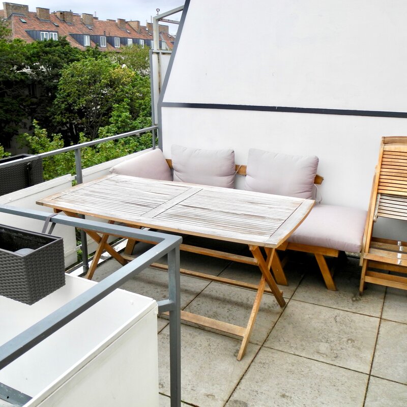 terrace with dining table, bench and chairs | © Tillbert Strahl