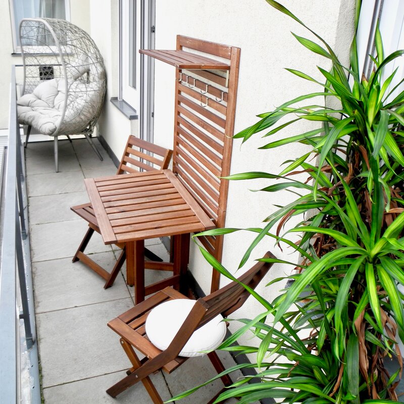 balcony with a wicker chair | © Tillbert Strahl
