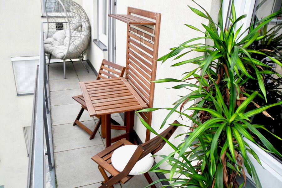 balcony with a wicker chair | © Tillbert Strahl