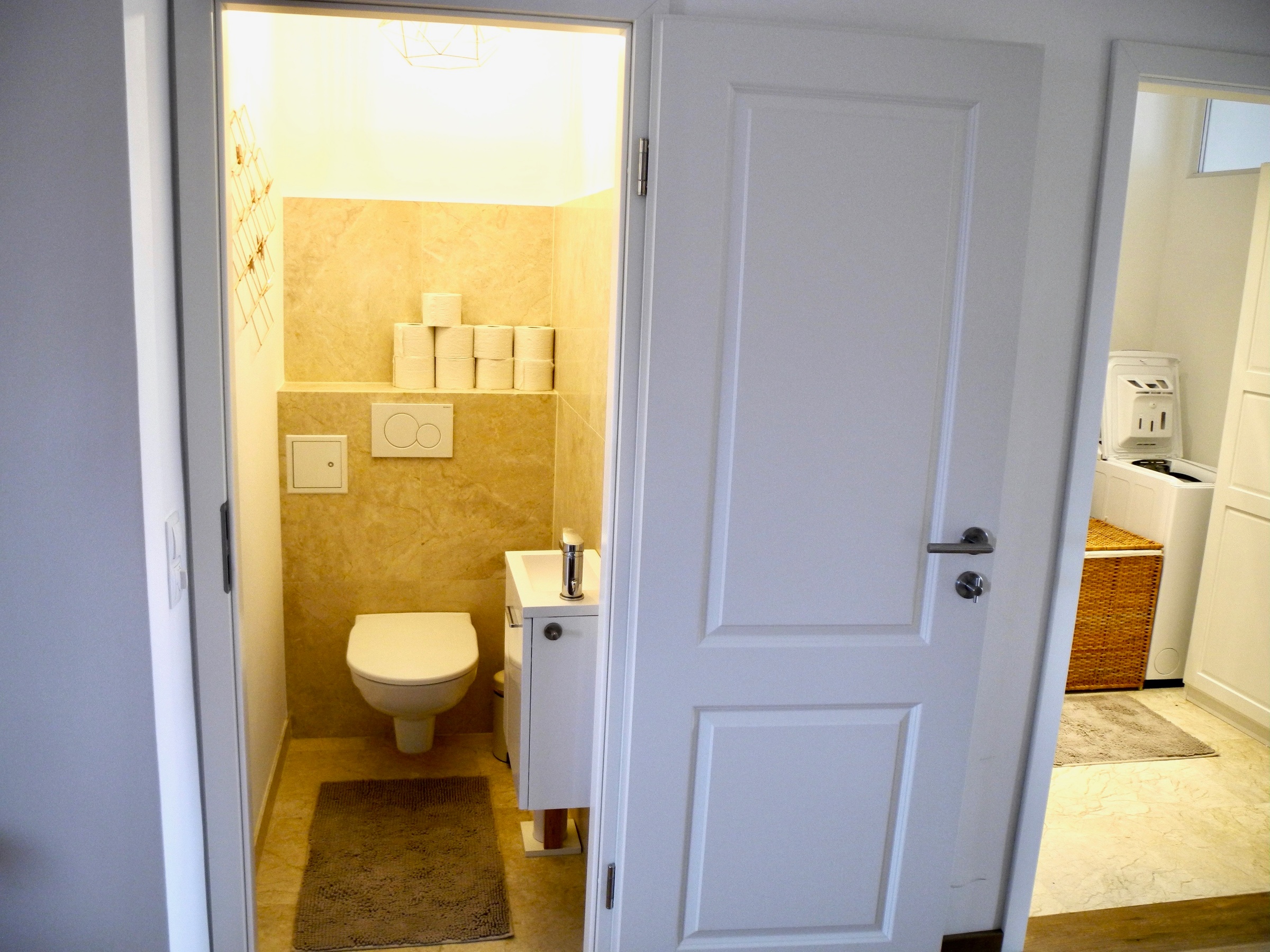 toilet and bathroom (separately accessible) | © Tillbert Strahl