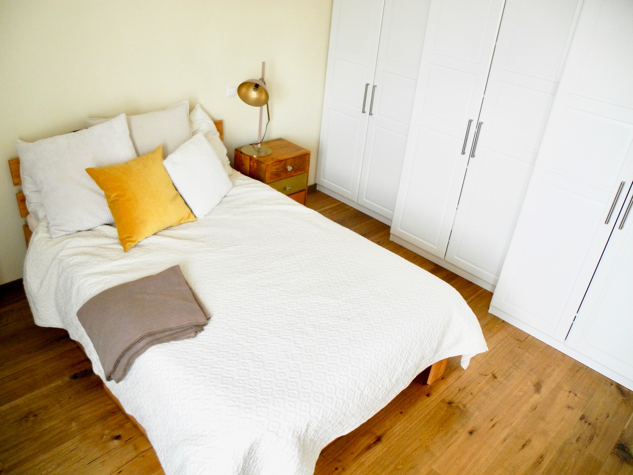 bedroom with wardrobes | © Tillbert Strahl