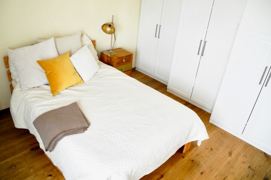 bedroom with wardrobes | © Tillbert Strahl