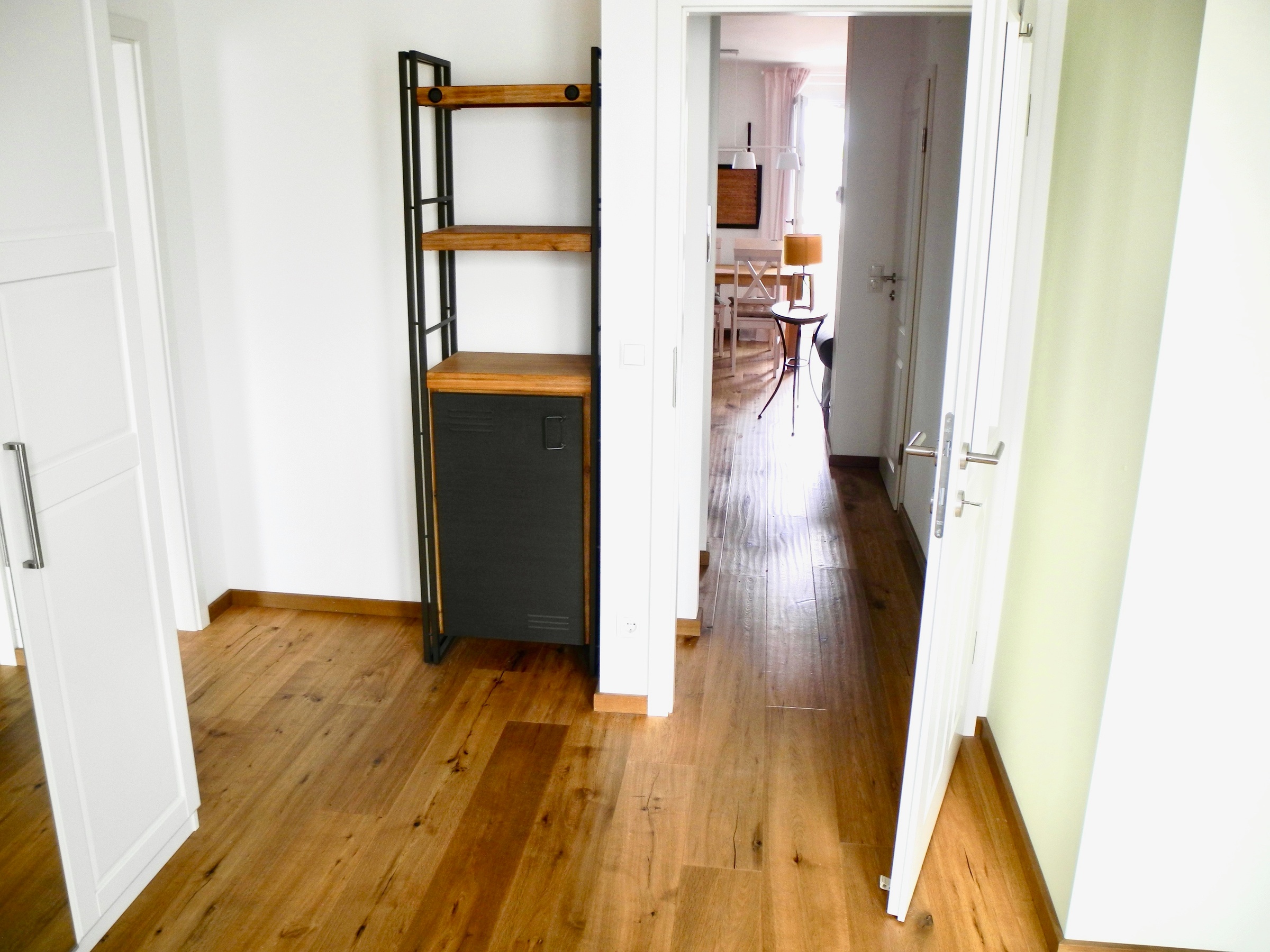 view fromworkspace to living room | © Tillbert Strahl