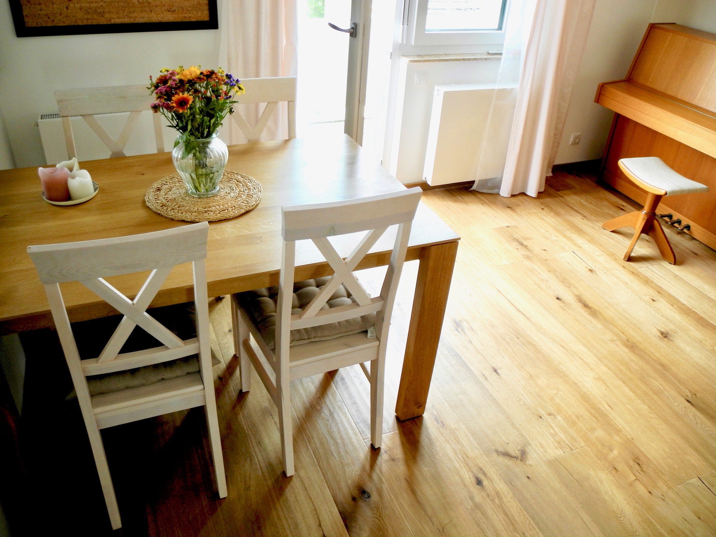 Living room with dining table | © Tillbert Strahl