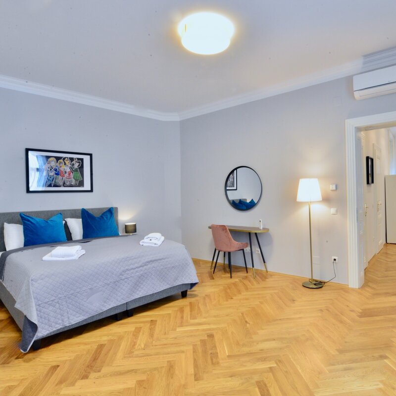 Master-Bedroom rechts