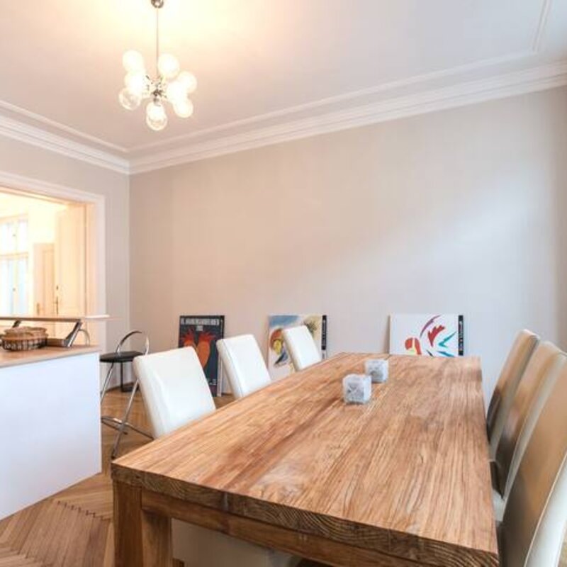 Ess- und Arbeitstisch