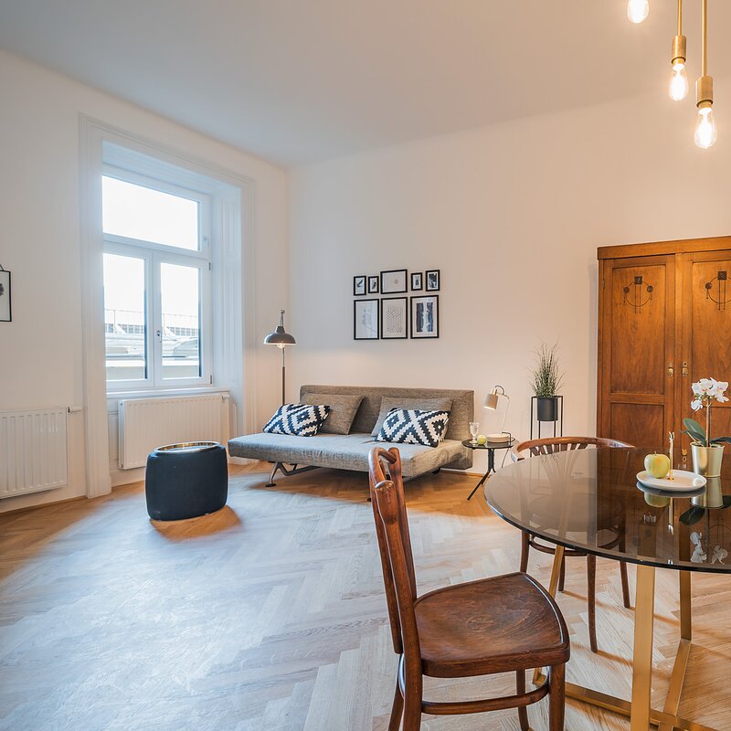 STYLISH CITY APARTMENT