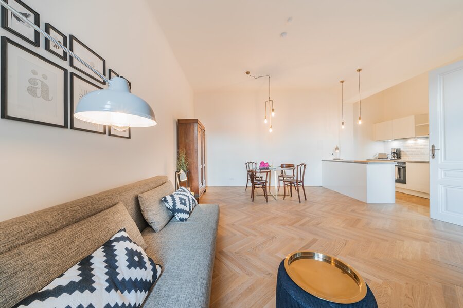STYLISH LIVING ROOM