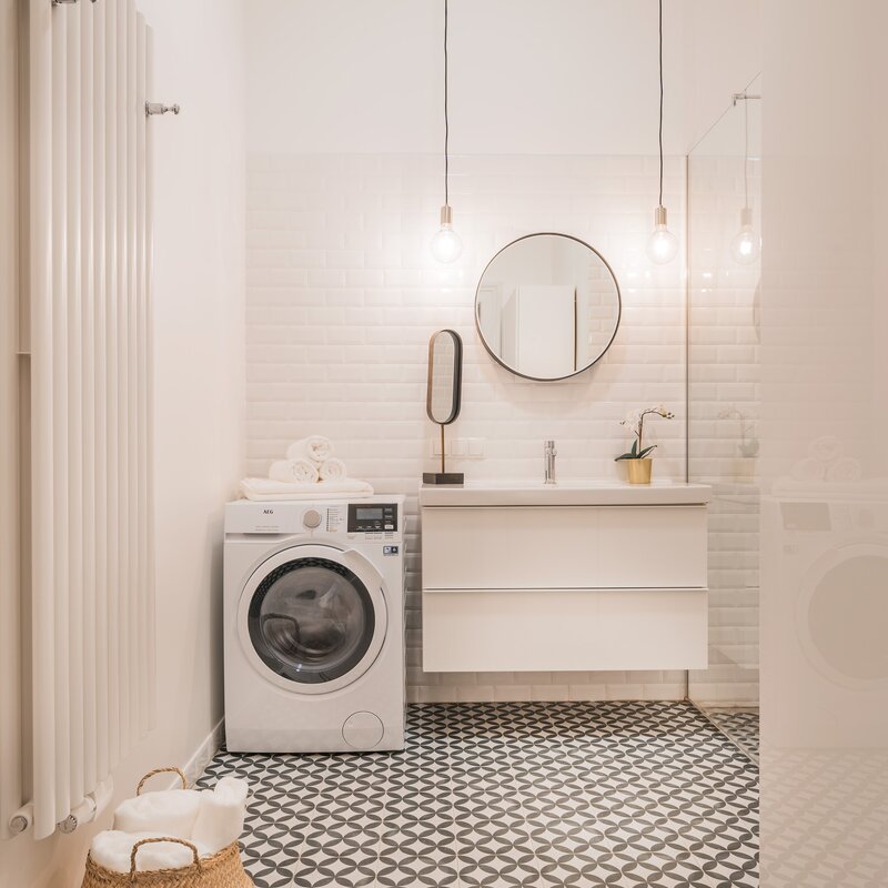 ELEGANT BATHROOM