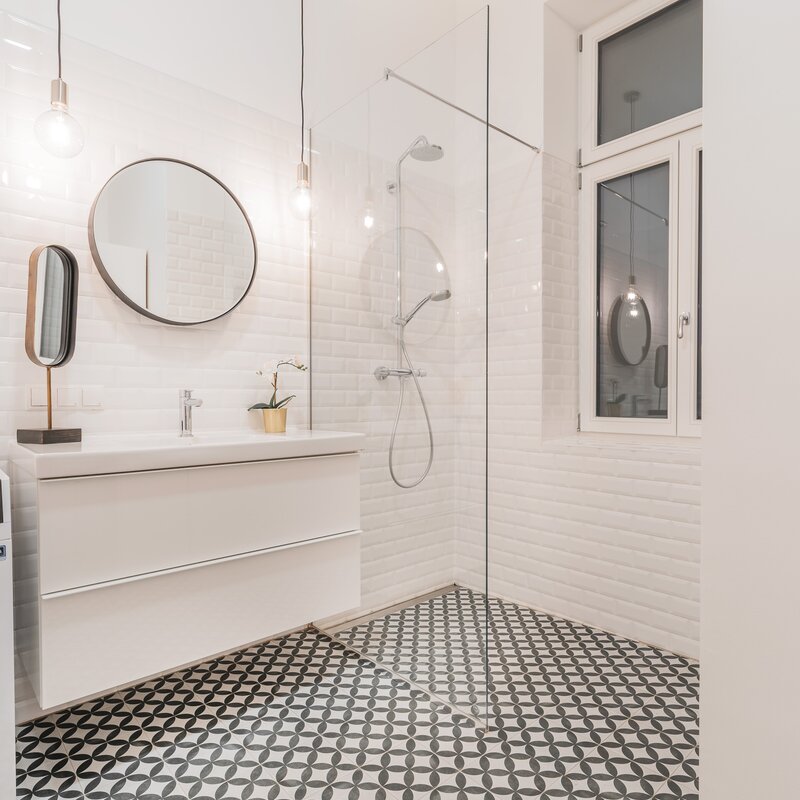 WALK-IN SHOWER