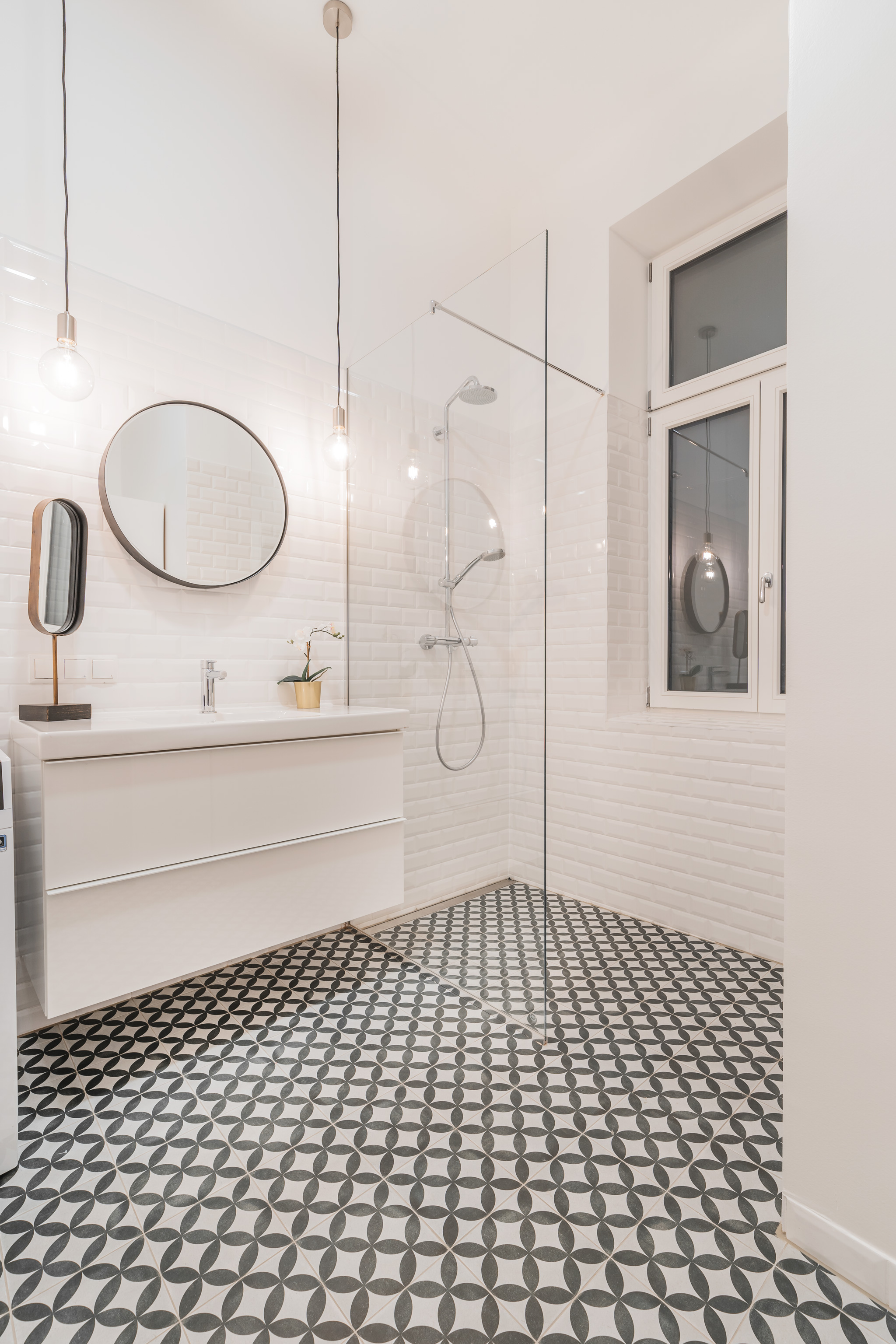 WALK-IN SHOWER