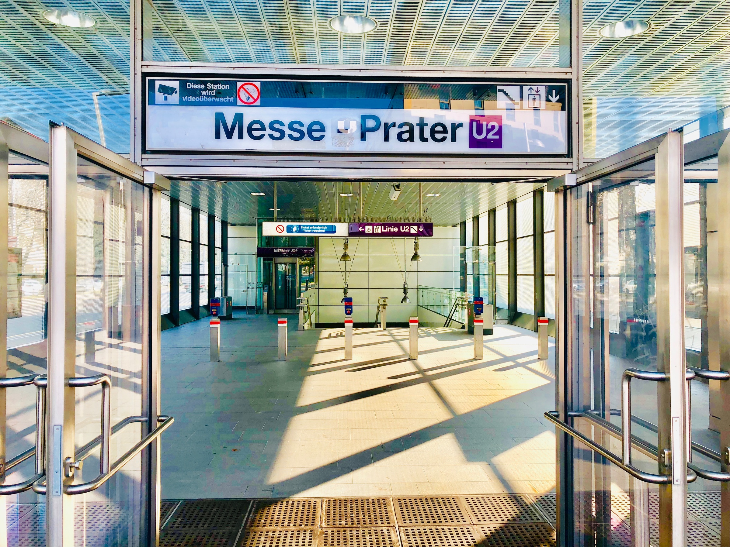 Underground station U2