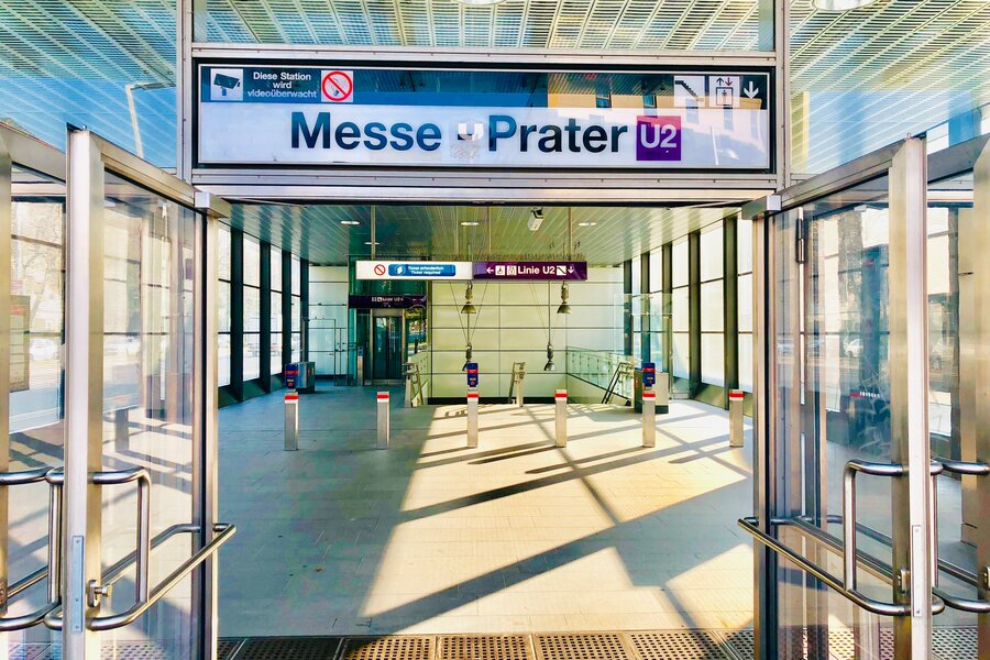 Underground station U2