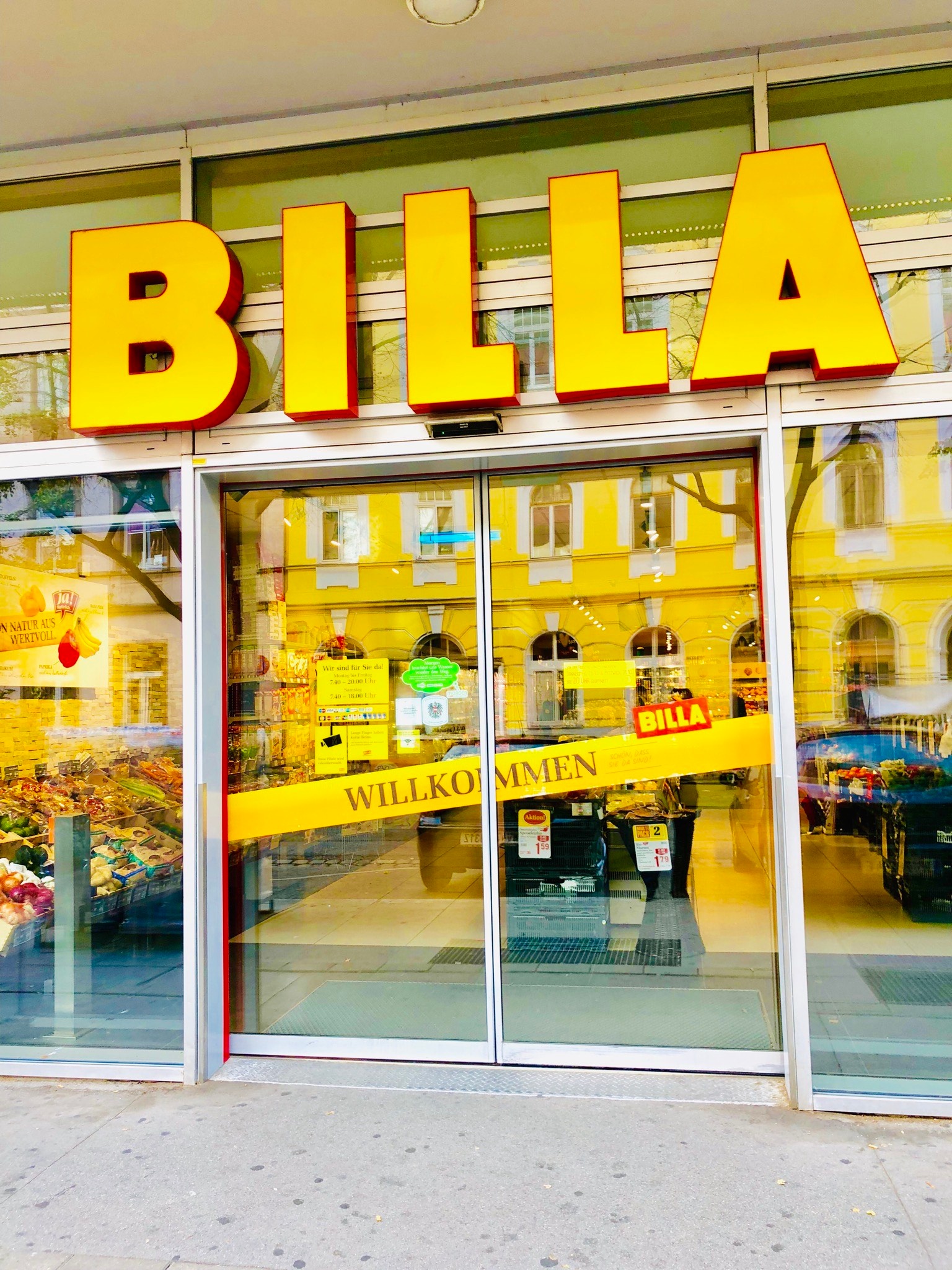 Grocery store in 50 m