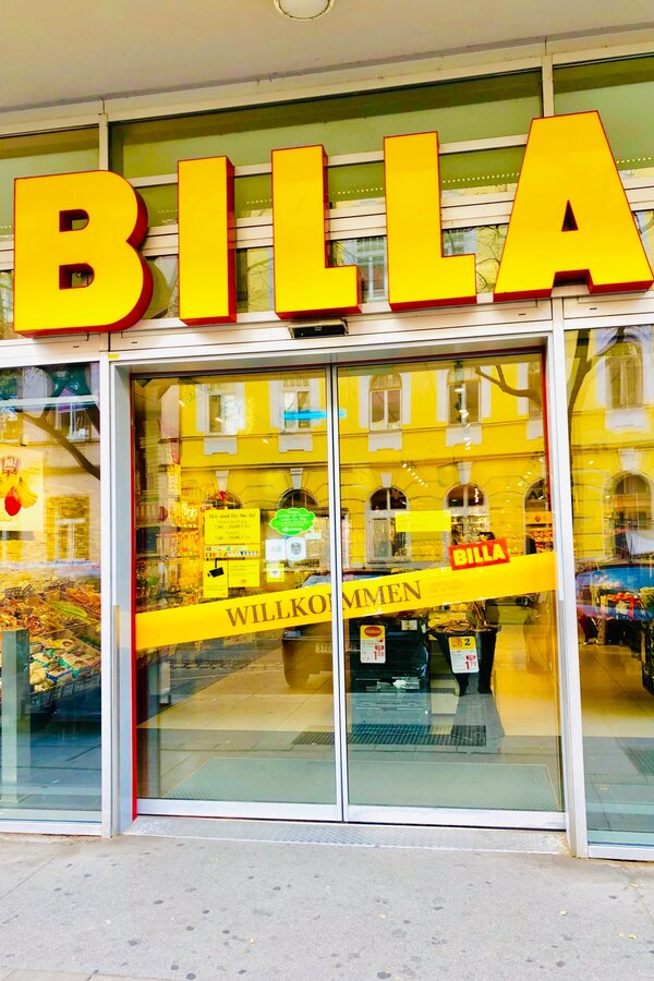 Grocery store in 50 m