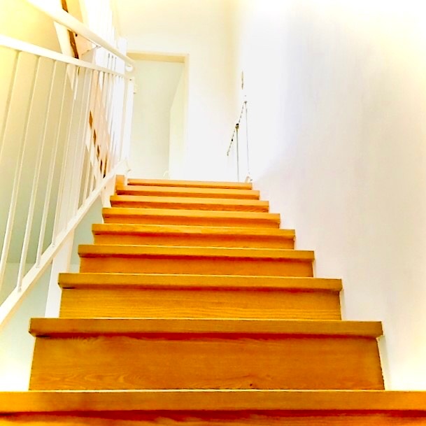 Treppen ins Obergeschoß