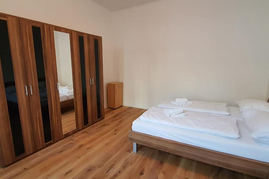 Wohn und Schlafzimmer