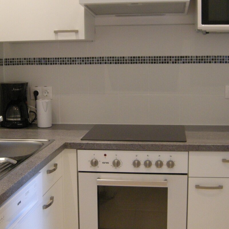 Well equipped with stove, oven, microwave, frigde, dishwasher