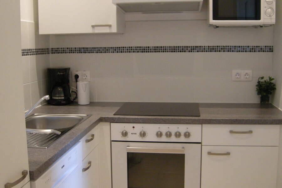 Well equipped with stove, oven, microwave, frigde, dishwasher