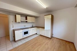 Sonniges Wohnzimmer mit Holzboden & TV – Haus zur Kurzzeitmiete, Wohnen auf Zeit für 1 bis 6 Monate in Salzburg
