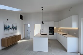 Helles 1-Zimmer Apartment mit offener Designerküche – Kurzzeitmiete & Wohnen auf Zeit für 1 bis 6 Monate in Wien