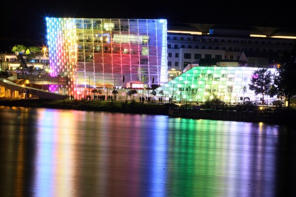 ARS ELECTRONICA 2009 – HUMAN NATURE: Fassadenfestival - Ars Electronica Center | © Bildagentur Rubra